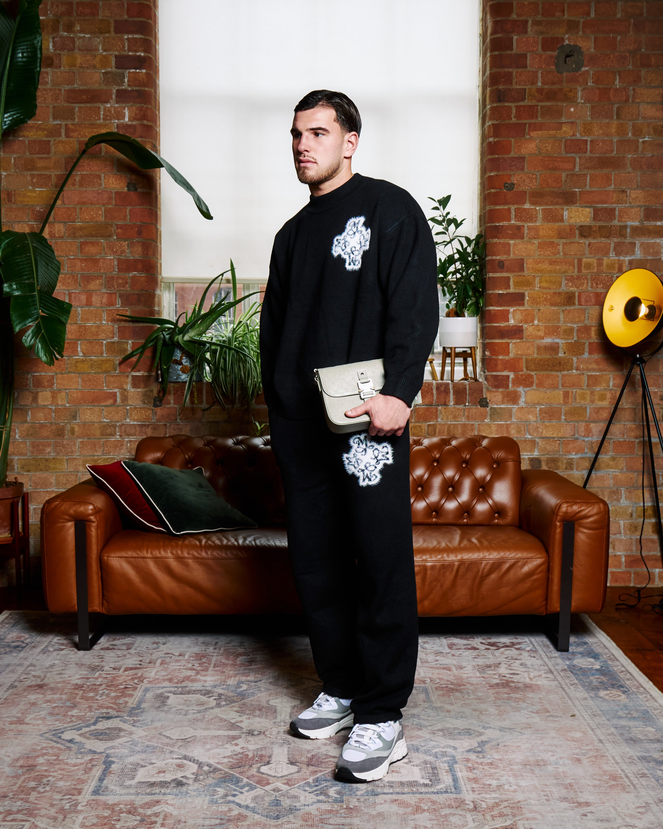 Essential 4M Knitted Sweater -
Black