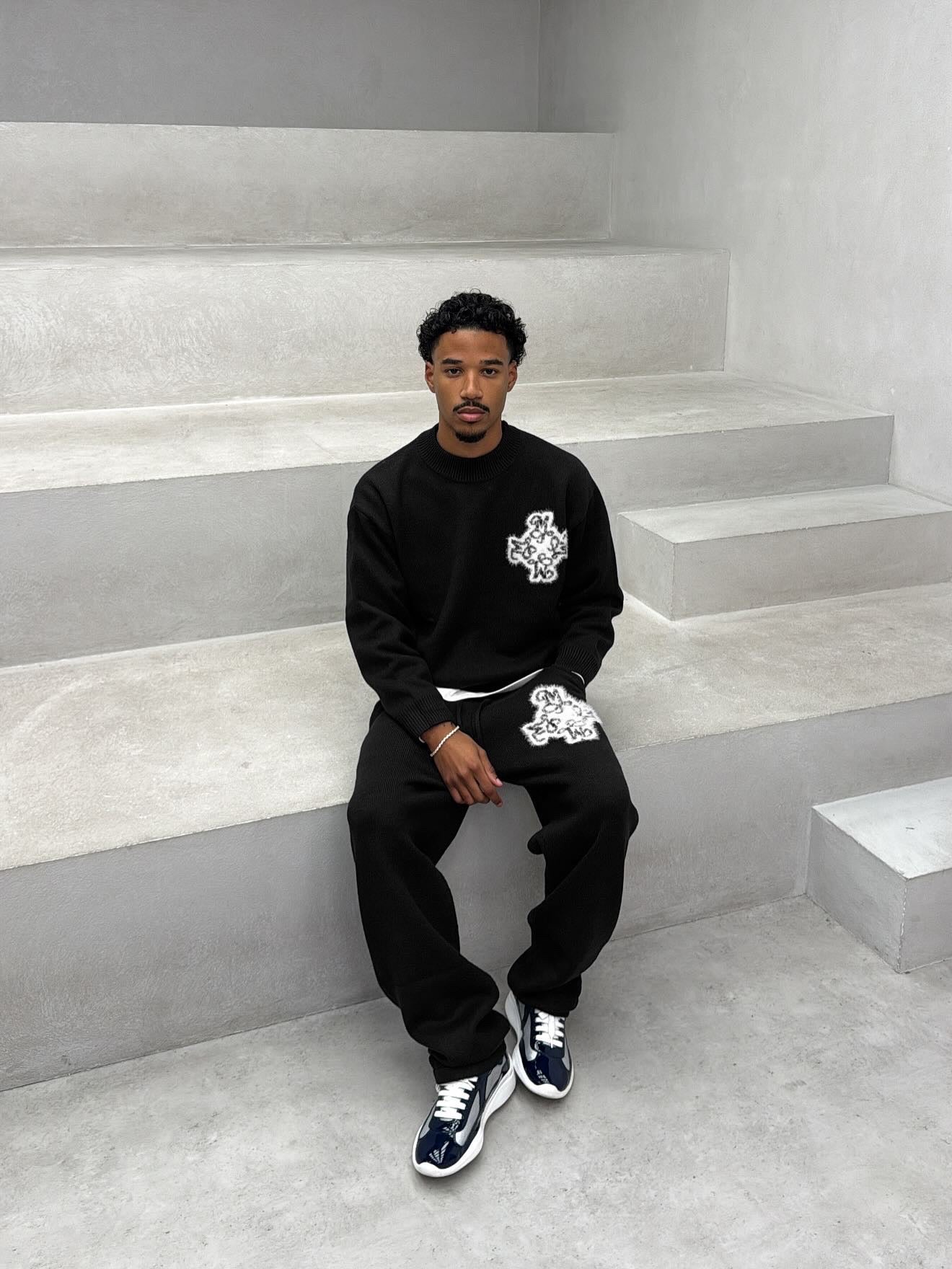 Essential 4M Knitted Sweater -
Black