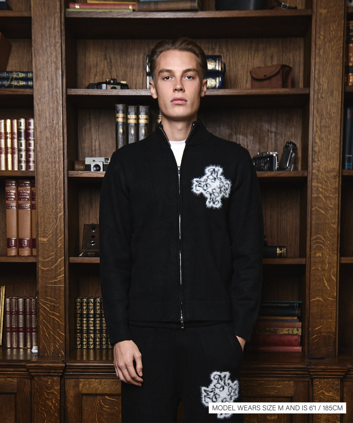 Essential 4M Knitted Zip Up - Black