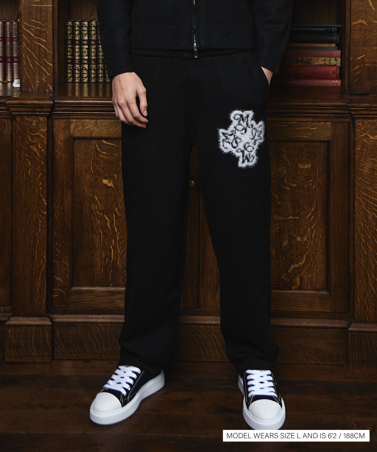 Essential 4M Knitted Joggers - Black