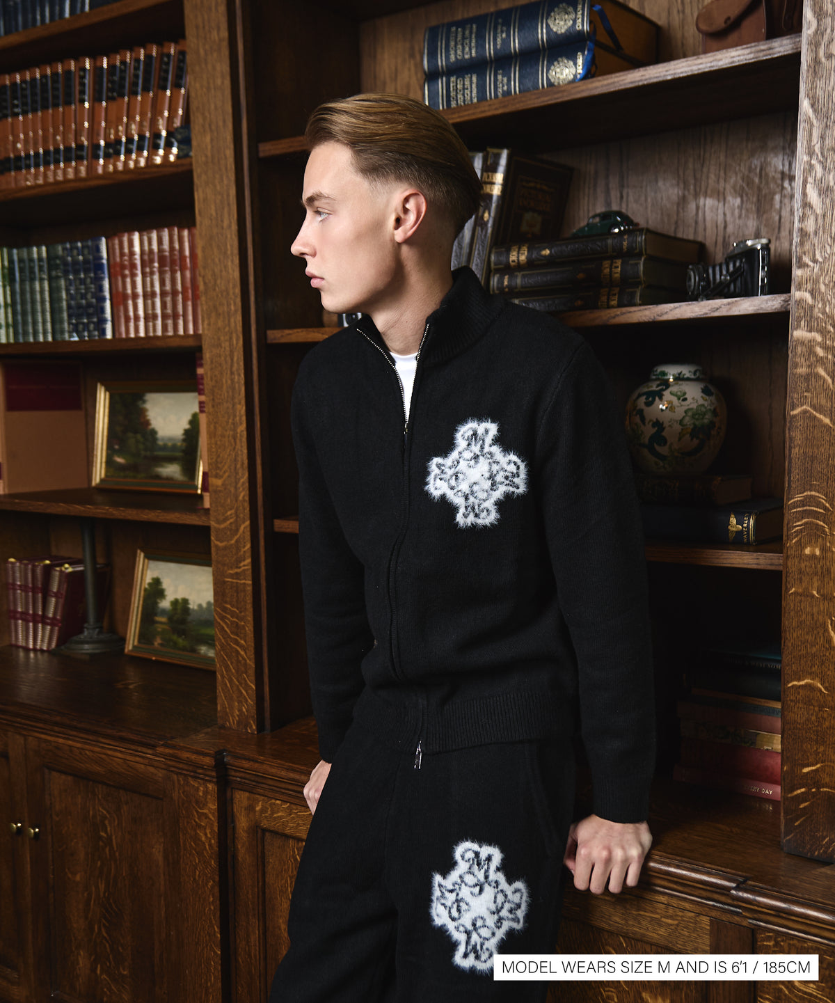 Essential 4M Knitted Zip Up - Black